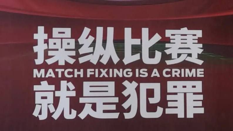 【双方首发以及换人信息】利物浦首发：1-阿利森、66-阿诺德、78-宽萨、4-范迪克、2-乔-戈麦斯、19-埃利奥特（67''''7-迪亚斯）、3-远藤航、38-赫拉芬贝赫（67''''17-琼斯）、11-萨拉赫、18-加克波（67''''8-索博斯洛伊）、9-努涅斯（84''''20-若塔）利物浦替补：62-凯莱赫、5-科纳特、44-钱伯斯、53-麦克尼尔、84-布拉德利伯恩利首发：1-特拉福德、2-达拉-奥谢、3-查理-泰勒、5-乔丹-贝耶尔、22-维蒂尼奥、8-布朗希尔、16-桑德-博格、47-威尔逊-奥多伯特、47-麦克-特雷索（61''''7-约翰-古德蒙德森）、17-莱尔-福斯特（85''''15-内森-雷蒙德）、25-泽基-阿姆杜尼（85''''34-布伦-拉尔森）伯恩利替补：49-阿里贾尼特-穆里奇、14-康纳-罗伯茨、21-阿隆-拉姆塞、24-约什-库伦、9-杰伊-罗德里格斯、44-德克鲁瓦